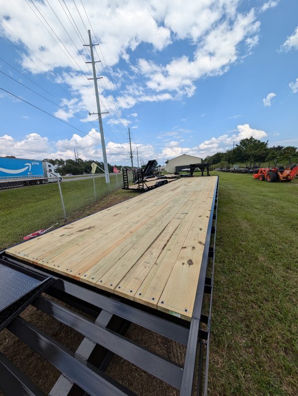 8.5x40' 26k Flatbed Gooseneck Trailer - Image 3