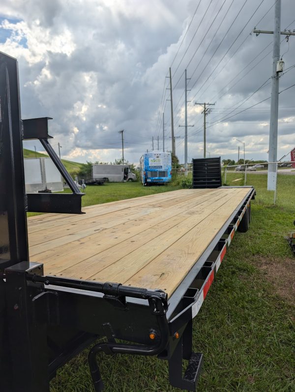 8.5x40' 26k Flatbed Gooseneck Trailer - Image 8