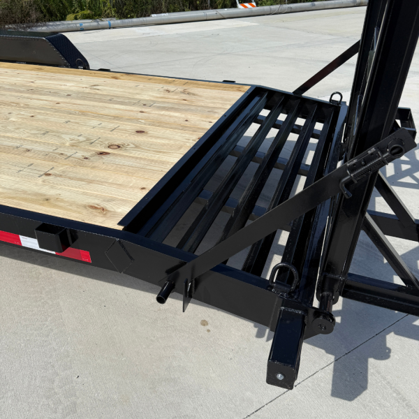 7x26 15k Equipment Trailer - Self. Cleaning Dovetail - Image 2